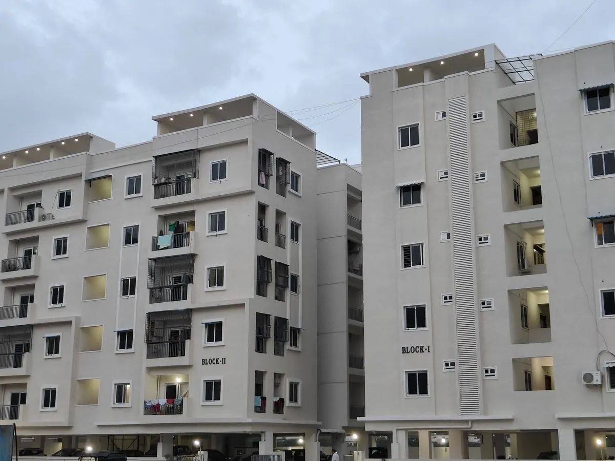 Gated community flats in Ameenpur
